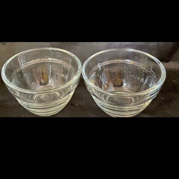 (2) pampered chef Glass Measuring bowls-No Lids - Picture 1 of 5